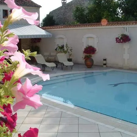 La Fontaine Des Arts Mansle-les-Fontaines